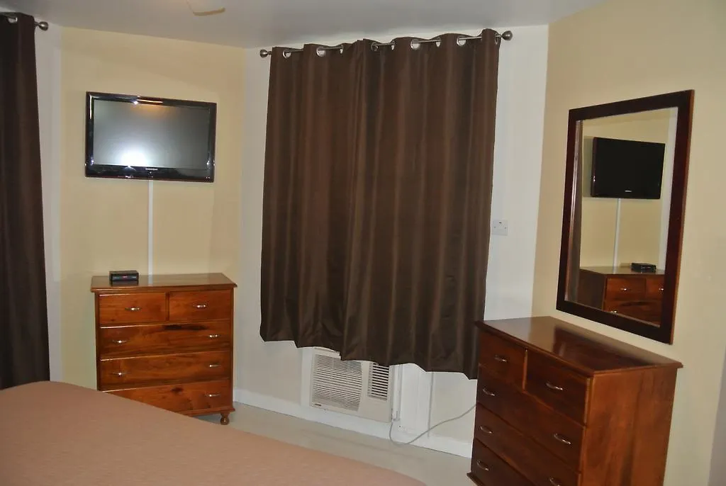 Beach One Bedroom Suite 13 Ocho Rios Apartment