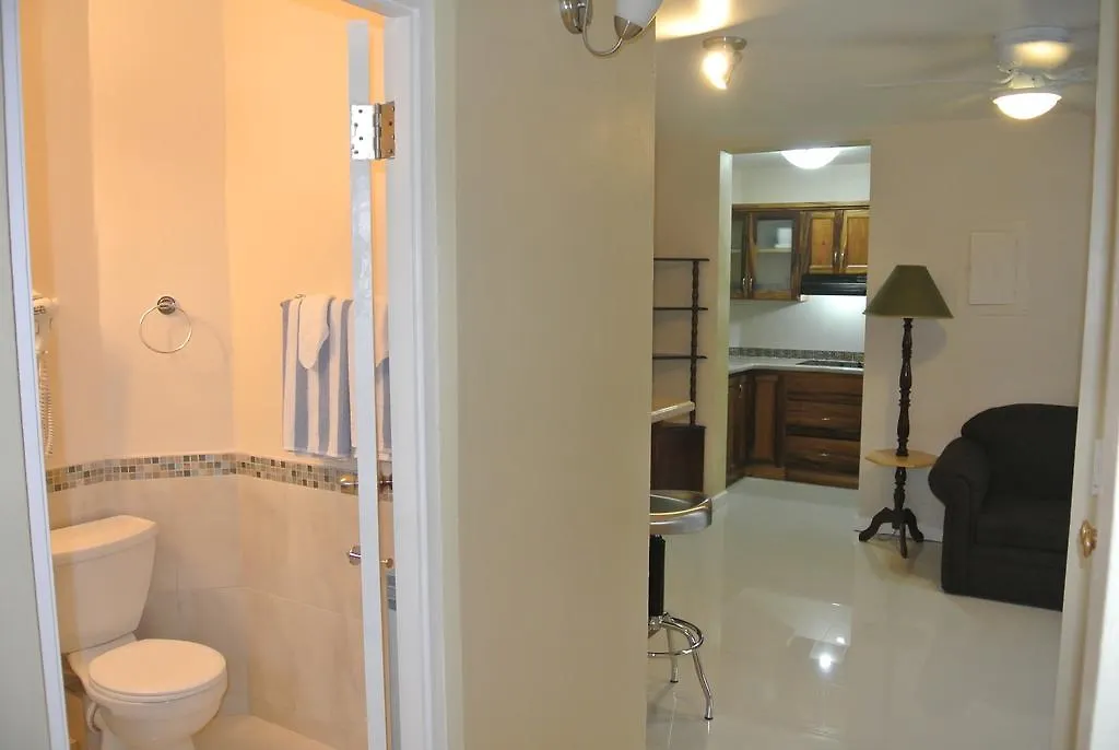 Beach One Bedroom Suite 13 Ocho Rios Apartment
